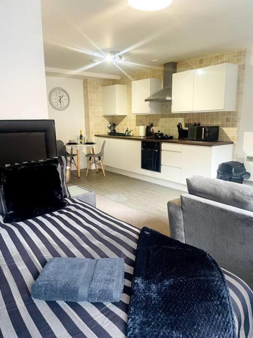 #215 1 Bed Serviced Apartment Дерби Экстерьер фото